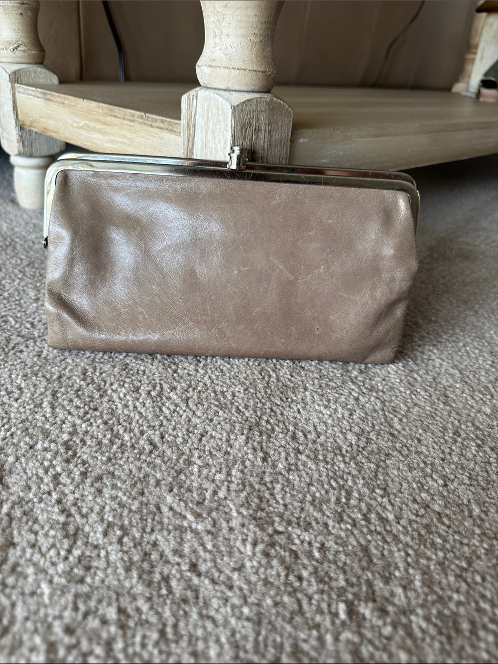 Hobo Lauren clutch wallet. - Picture 11 of 16